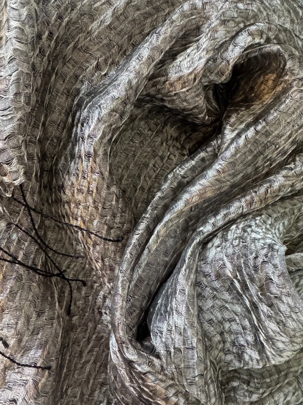 NWOT, ROOST, STUNNING ALCHEMY SCARF, LIGHTLY WOVEN PEWTER METALLIC W/FRINGE ENDS